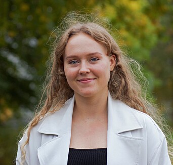 <b>KAFFEBRYGG:</b> Studenter trenger mye kaffe for å komme seg gjennom hverdagen.
Karoline Larsen legger litt ekstra penger i kaffen for optimal smak. <b>KAFFEBRYGG:</b> Studenter trenger mye kaffe for å komme seg gjennom hverdagen.
Karoline Larsen legger litt ekstra penger i kaffen for optimal smak.
