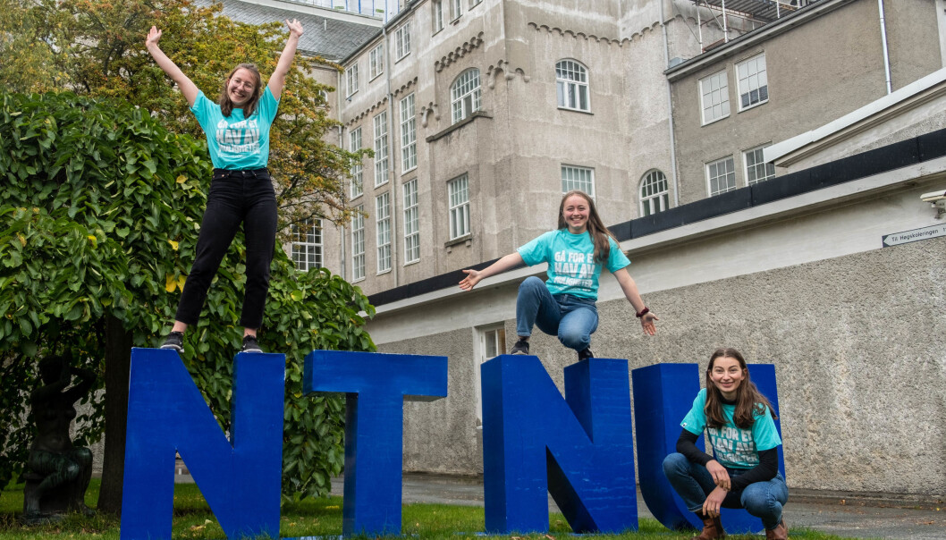 RYDDER FOR TV-AKSJONEN: Linjeforeningen VIVAS inviterer for tredje år på rad studenter til bidra til TV-aksjonen gjennom søppelplukking. Fra venstre: arrangørene Frieda Hagemeister, Katrine Gylseth Eie og Miriam Eilén Nerheim. RYDDER FOR TV-AKSJONEN: Linjeforeningen VIVAS inviterer for tredje år på rad studenter til bidra til TV-aksjonen gjennom søppelplukking. Fra venstre: arrangørene Frieda Hagemeister, Katrine Gylseth Eie og Miriam Eilén Nerheim.