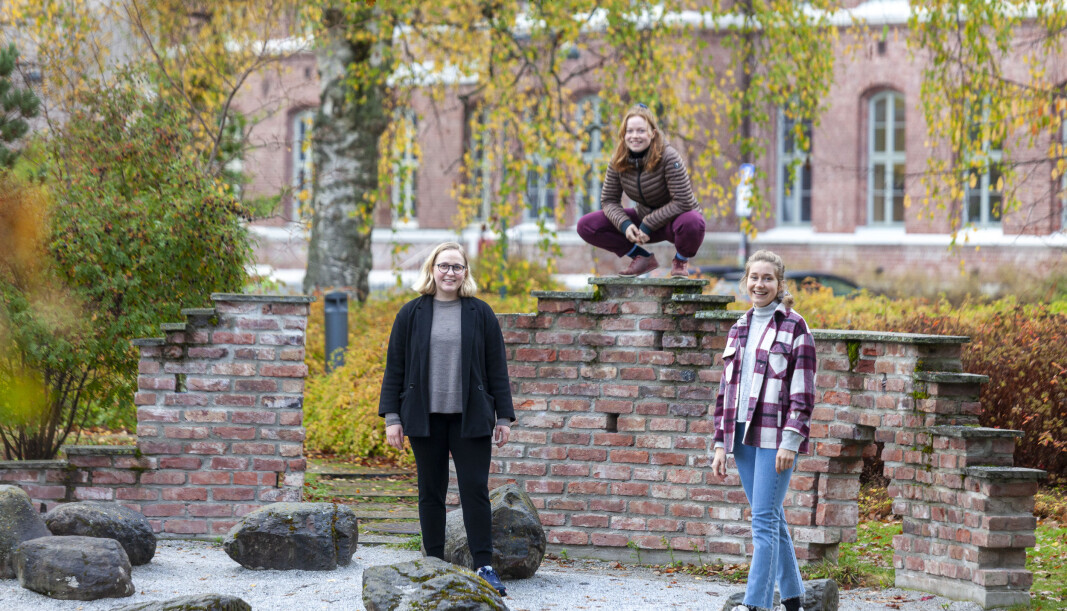 <b>GLADE FOR Å KUNNE VÆRE PÅ
CAMPUS:</b> Ingrid Vollset,
Nora Pettersen Daldorff og Ella Olivia
Vreim Brandal setter pris på å kunne
tilbringe tid på universitetet. <b>GLADE FOR Å KUNNE VÆRE PÅ
CAMPUS:</b> Ingrid Vollset,
Nora Pettersen Daldorff og Ella Olivia
Vreim Brandal setter pris på å kunne
tilbringe tid på universitetet.