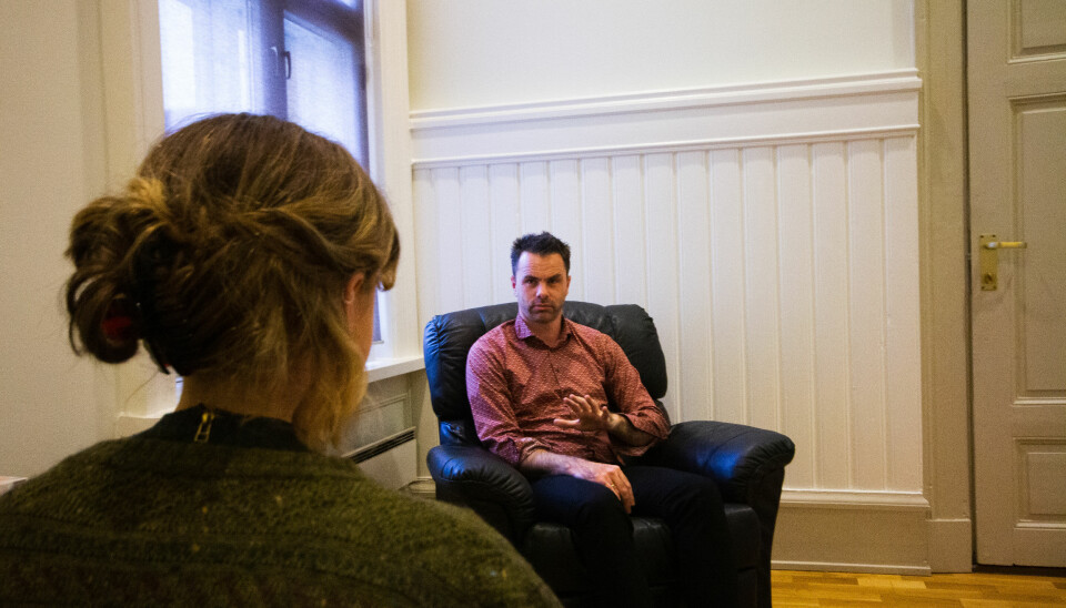GUIDER UNDERBEVISSTHETEN: Ole Martin Lillesletten mener
hypnose hjelper pasienten med å finne sin egen sannhet.