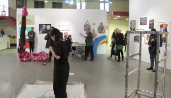<b>KAOS: </b>Med kunst over alt og uannonsert performance (Erina Kawachi) var det alltid noe nytt å se på <b>KAOS: </b>Med kunst over alt og uannonsert performance (Erina Kawachi) var det alltid noe nytt å se på