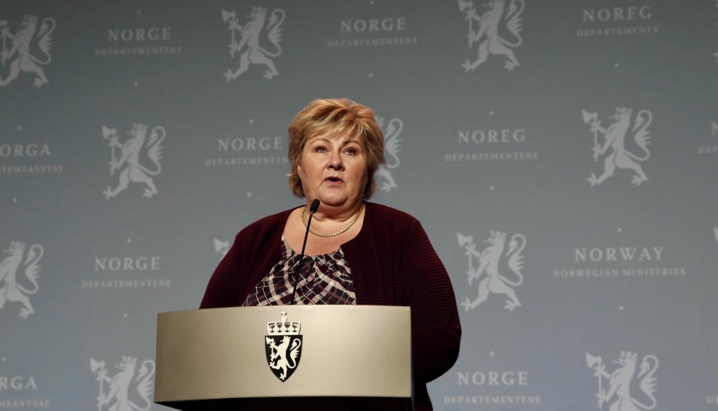 <b>IKKE IMPONERT:</b> Statsminister Erna Solberg håper at studentene i Trondheim blir med på dugnaden og at de framover bruker tiden sin på eksamen istedenfor fest.