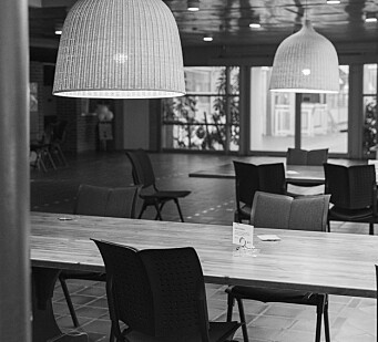 <b>Tomme stoler: </b>Hvor lenge Sit må belage seg på mindre inntekter fra kafédriften, er uvisst. <b>Tomme stoler: </b>Hvor lenge Sit må belage seg på mindre inntekter fra kafédriften, er uvisst.