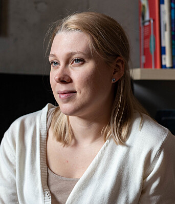 <span class=" font-weight-bold" data-lab-font_weight_desktop="font-weight-bold">SOM JULEKVELDEN:</span> Det er spennende å vere med å opne kassene og sortere dei kasserte bøkene som kjem frå biblioteket. Her ved Anna Berg Brakstad. <span class=" font-weight-bold" data-lab-font_weight_desktop="font-weight-bold">SOM JULEKVELDEN:</span> Det er spennende å vere med å opne kassene og sortere dei kasserte bøkene som kjem frå biblioteket. Her ved Anna Berg Brakstad.