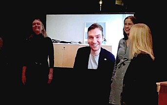 <b>GLADE</b>: Både forsknings- og høyere utdanningsministeren og Samfundetlederen var fornøyd med møte. <b>GLADE</b>: Både forsknings- og høyere utdanningsministeren og Samfundetlederen var fornøyd med møte.