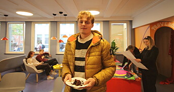 <span class=" font-weight-bold" data-lab-font_weight_desktop="font-weight-bold">BESØK:</span> UiA-studenten Kai Haakon Melberg valde riktig dag å stikke innom NTNU. <span class=" font-weight-bold" data-lab-font_weight_desktop="font-weight-bold">BESØK:</span> UiA-studenten Kai Haakon Melberg valde riktig dag å stikke innom NTNU.