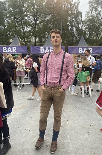 <strong>HASTVERK</strong>: Til tross for dedikert Oktoberfestdeltakelse var ikke antrekket like gjennomført hos Nicklas. <strong>HASTVERK</strong>: Til tross for dedikert Oktoberfestdeltakelse var ikke antrekket like gjennomført hos Nicklas.