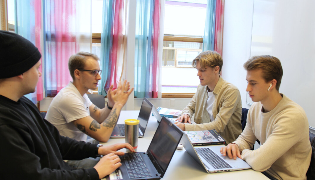 DISKUSJONSTEMA: Jørgen Lien forteller at ulike krav for studiepoeng har vært diskusjonstema i vennegjengen DISKUSJONSTEMA: Jørgen Lien forteller at ulike krav for studiepoeng har vært diskusjonstema i vennegjengen
