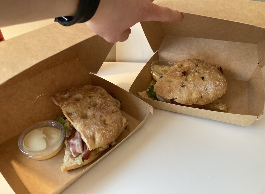SLAPP Å GÅ SULTEN: To store sandwicher med både bacon og egg til lunsj. SLAPP Å GÅ SULTEN: To store sandwicher med både bacon og egg til lunsj.
