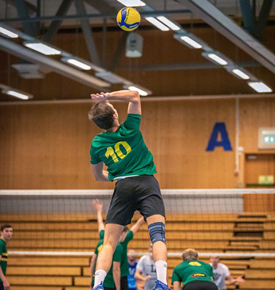 SERVES: Servene som blir servert i Dragvoll- hallen er sjeldent av det dårlige slaget SERVES: Servene som blir servert i Dragvoll- hallen er sjeldent av det dårlige slaget