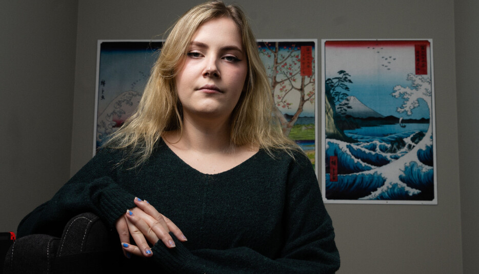 SJELDEN ALENE: – Det er lettere å le av hets når jeg spiller med venner, forteller Nora. SJELDEN ALENE: – Det er lettere å le av hets når jeg spiller med venner, forteller Nora.