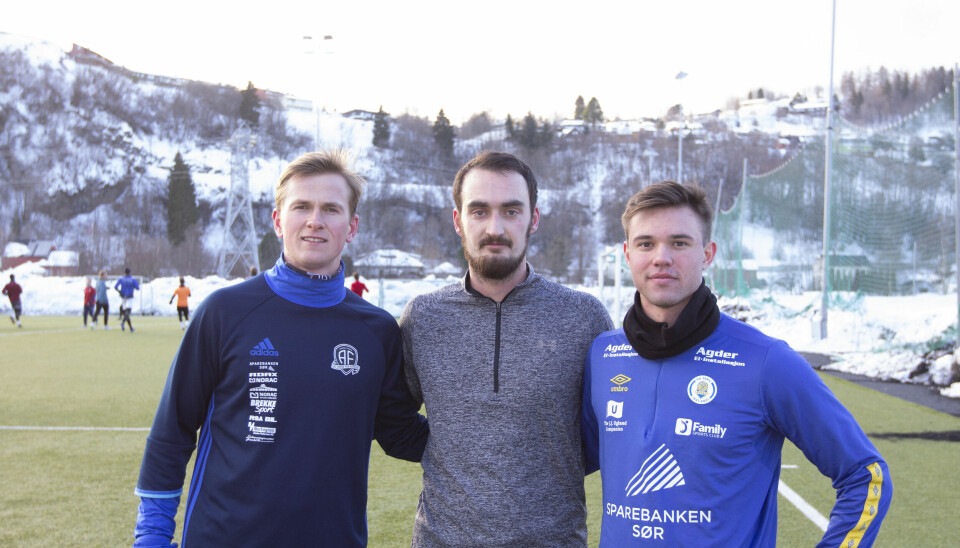 KLIKK-ÅTE: «Må jo ha med de kjekkeste på laget så vi får klikk» sier trener Tor Axel Bringsverd (til høyre) og inviterer sine assistenter Anders Hyken Pedersen (til venstre) og Marius Føske Danielsen (i midten) med på bildet.