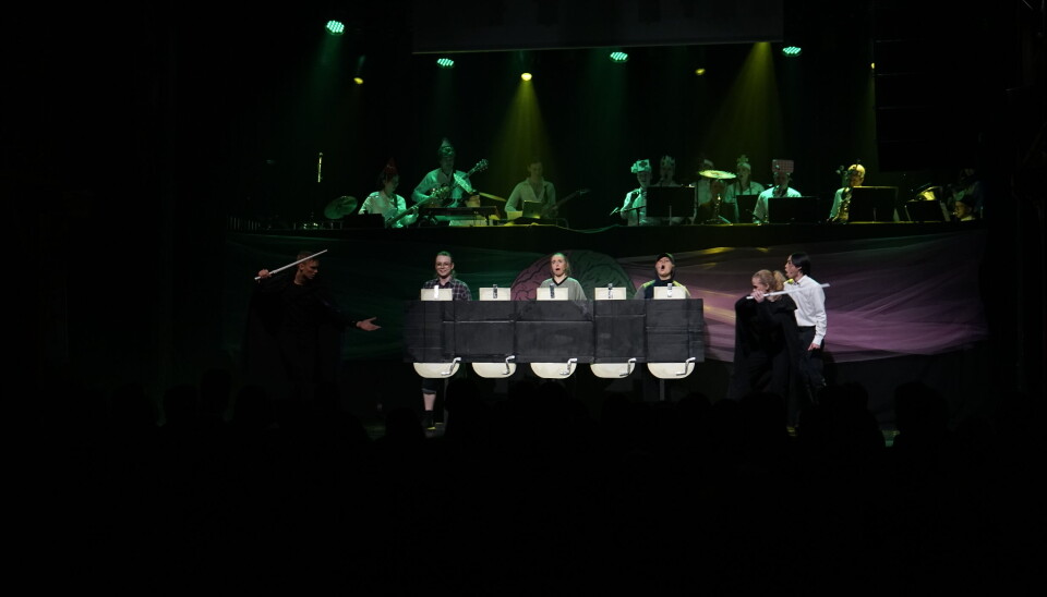 Livet på guttedoen: På Realfagsbyggets toaletter får man tydeligvis oppleve både konsert og fekting med lyssverd Livet på guttedoen: På Realfagsbyggets toaletter får man tydeligvis oppleve både konsert og fekting med lyssverd