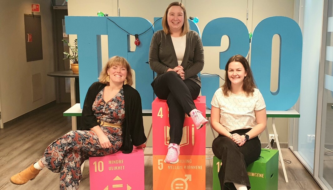 Givende arbeid: (f.v) Linnea Maria Christiansen, Kelly Riedesel og Aaseline Jensen jobber for å spre kunnskap om bærekraftsmålene i Trondheim Givende arbeid: (f.v) Linnea Maria Christiansen, Kelly Riedesel og Aaseline Jensen jobber for å spre kunnskap om bærekraftsmålene i Trondheim