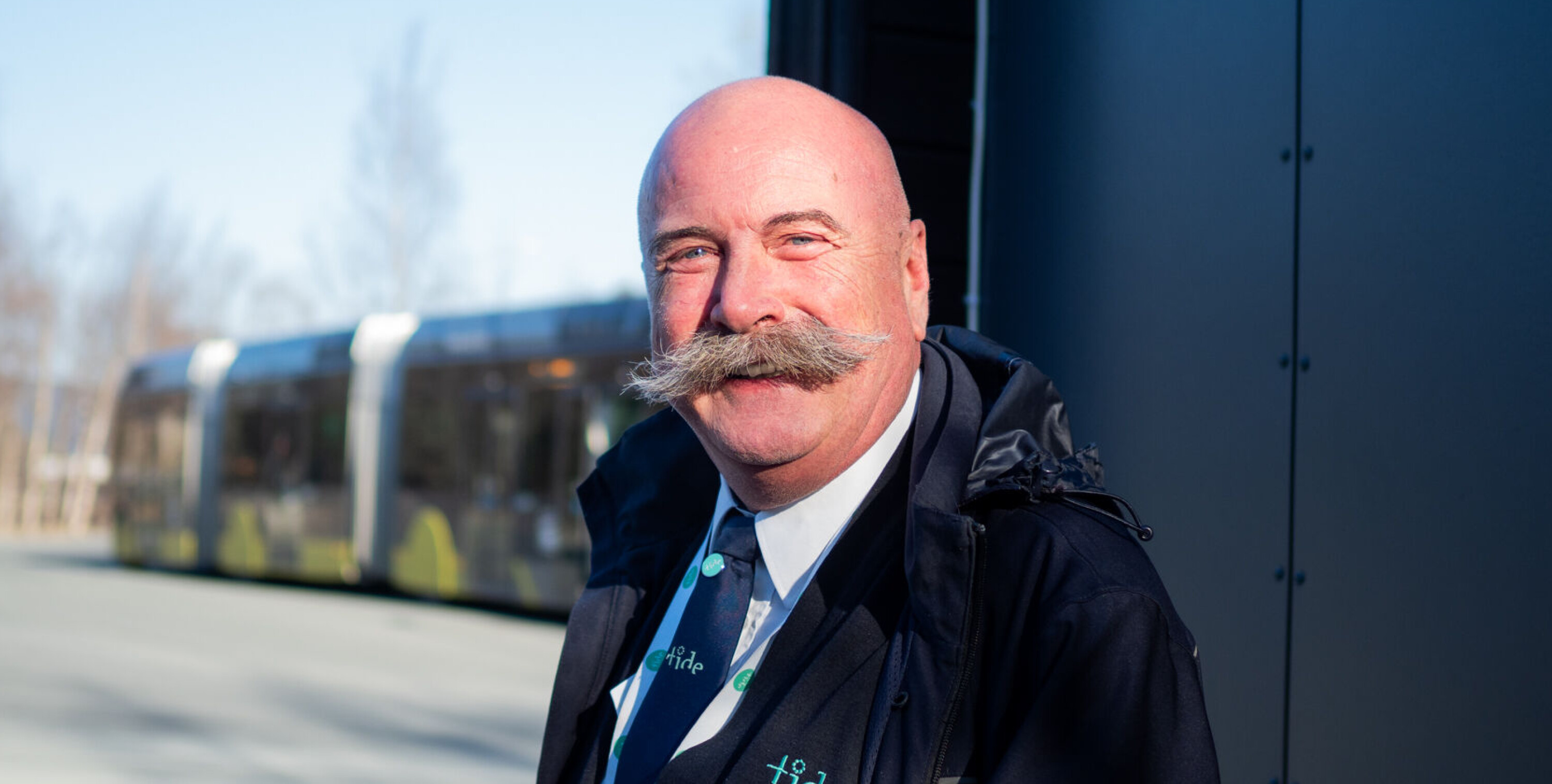 En bussjåfør som lever opp til barnesangene