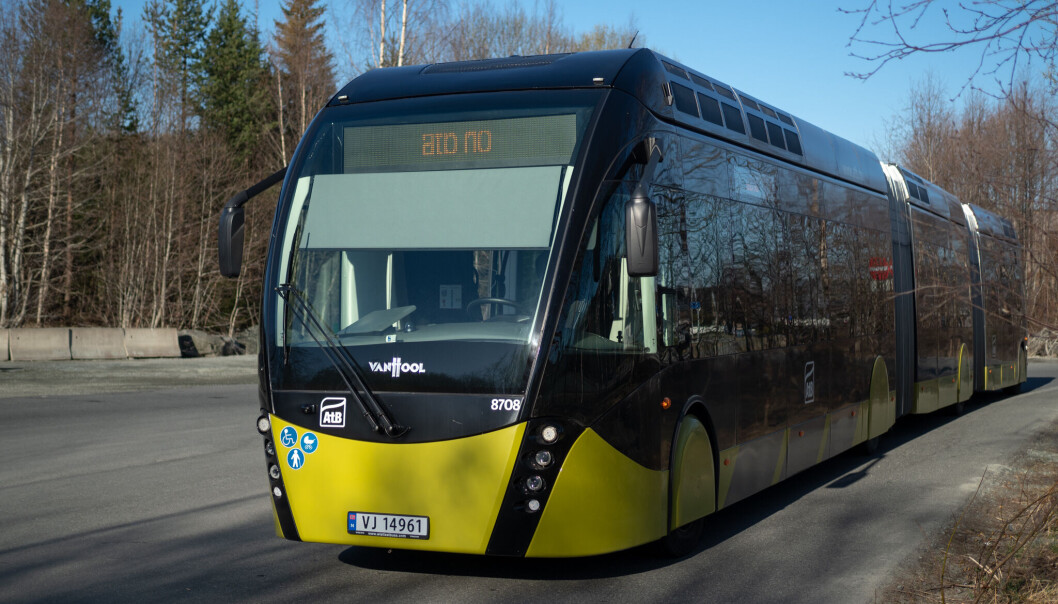 DYRERE: Nå blir det dyrere å ta buss, men den prosentvise økningen er ikke høyere enn den i fjor. DYRERE: Nå blir det dyrere å ta buss, men den prosentvise økningen er ikke høyere enn den i fjor.