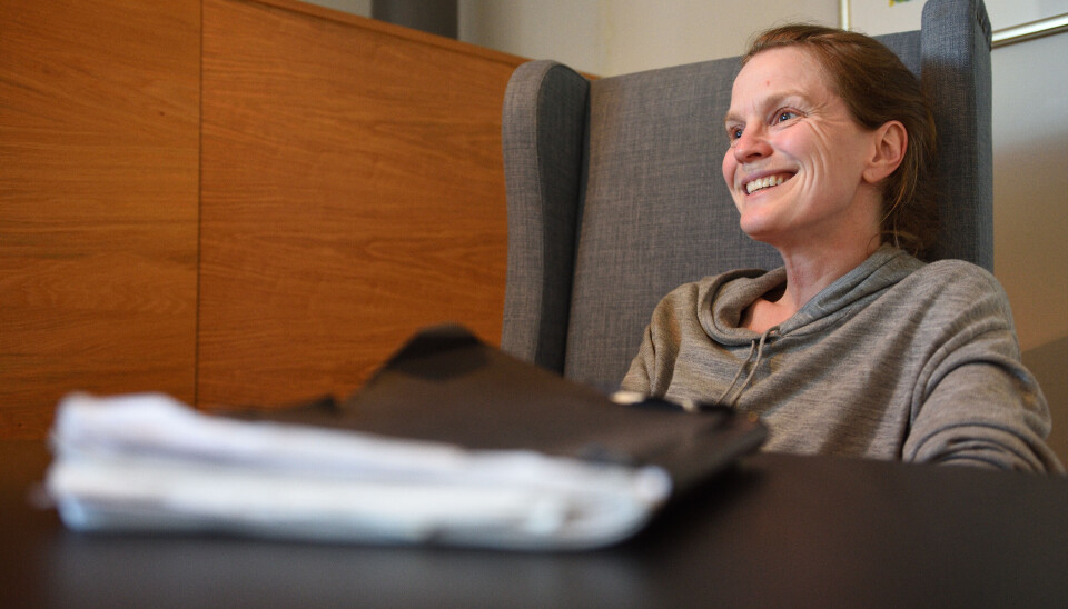 GODT HUMØR: Smilet kommer fram når Rishøi forteller om sin skriveprosess. GODT HUMØR: Smilet kommer fram når Rishøi forteller om sin skriveprosess.