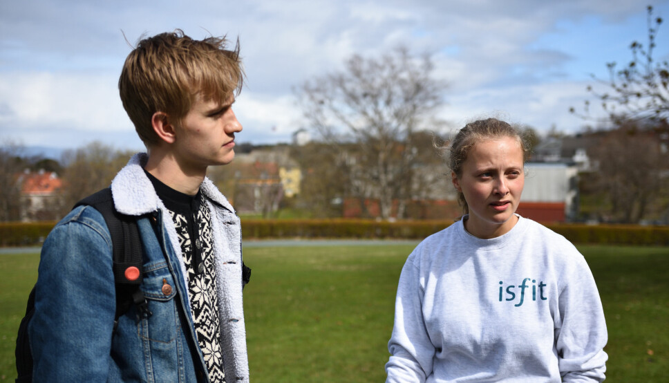 ISFiT slipper første del av programmet. Her er ISFiT-president Åse Håtveit (t.h) og visepresident Lars Ingar Tutturen (t.v)