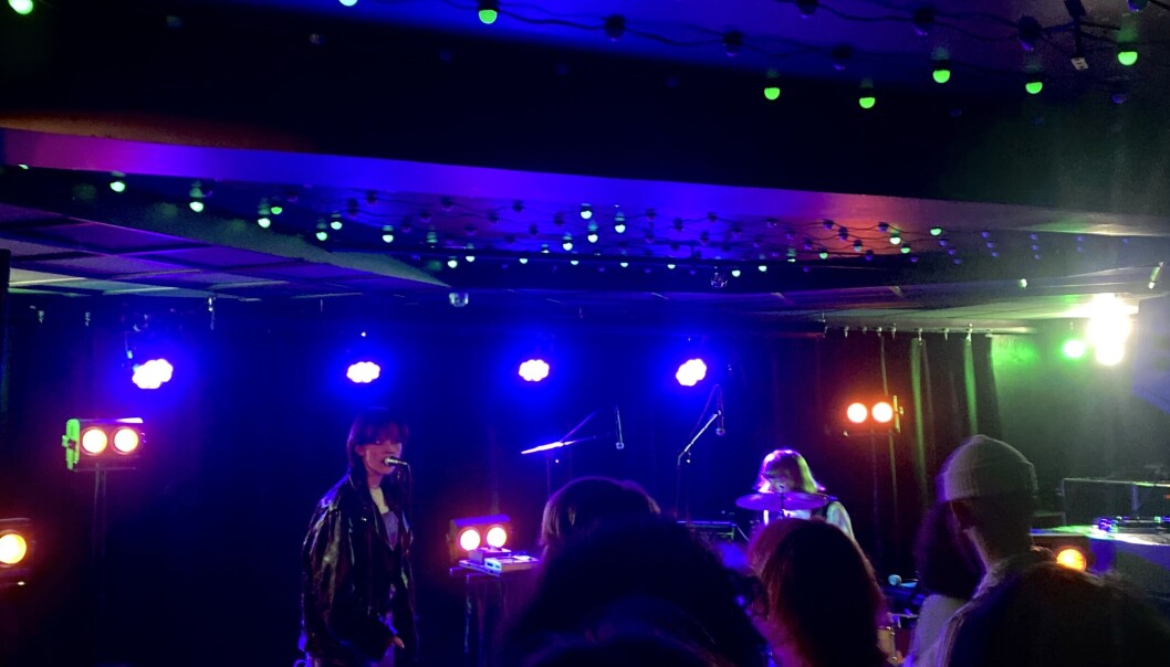 STEMNING: Publikum var kommet for å se, danse og digge til Sassy 009. STEMNING: Publikum var kommet for å se, danse og digge til Sassy 009.