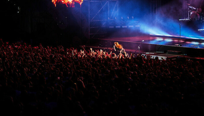 MAKTDEMONSTRASJON: Florence + The Machine viser hvorfor de er kveldens headliner.