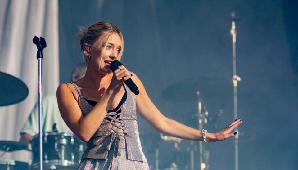 Astrid S: Hot Summer Girl