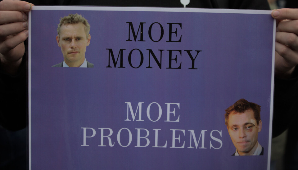 MOE: Her er en av protestplakatene til deltagerne. MOE: Her er en av protestplakatene til deltagerne.