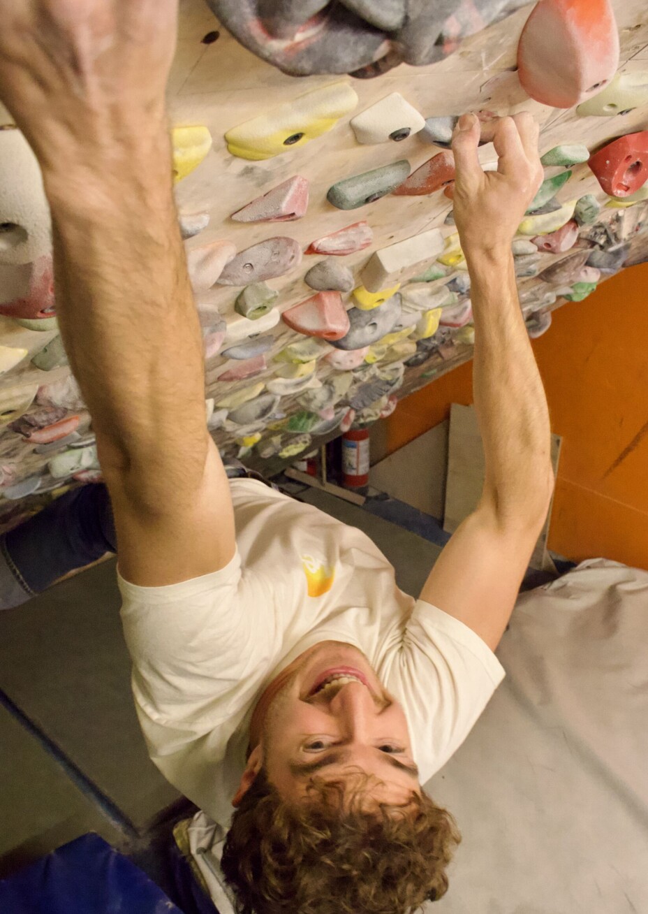 MEDITASJON I NESTE GREP: I klatreveggen handler alt om det neste grepet og alle andre tanker må vike. MEDITASJON I NESTE GREP: I klatreveggen handler alt om det neste grepet og alle andre tanker må vike.