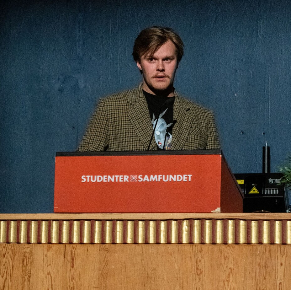 INVITERTE SAMFUNDSMØTET: Baron Shappard vitja sjølvaste Storsalen på laurdag for å invitera til Lundamo motell neste dag. INVITERTE SAMFUNDSMØTET: Baron Shappard vitja sjølvaste Storsalen på laurdag for å invitera til Lundamo motell neste dag.