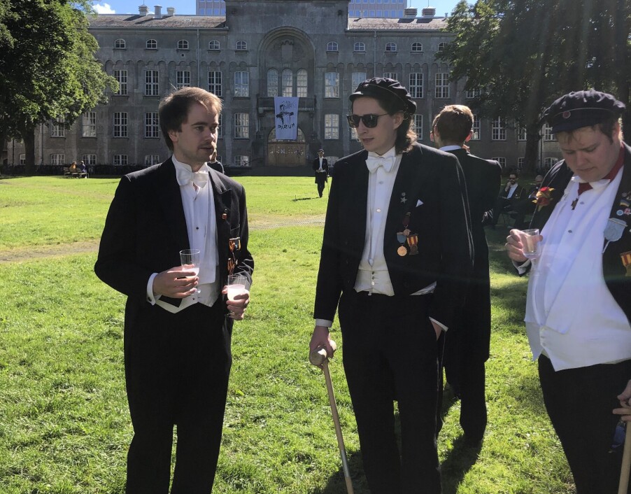 GI VIDERE: Pirumitter ønsker å formidle studenttilværelsen til sine egne nurk – også gjennom sang. GI VIDERE: Pirumitter ønsker å formidle studenttilværelsen til sine egne nurk – også gjennom sang.