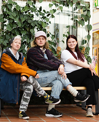 DRAGVOLL I FARGER: Sander Westberg, Bekka Øveland og Cecilie Lund er ikke redd for å leke med farger, mønster og teksturer. DRAGVOLL I FARGER: Sander Westberg, Bekka Øveland og Cecilie Lund er ikke redd for å leke med farger, mønster og teksturer.