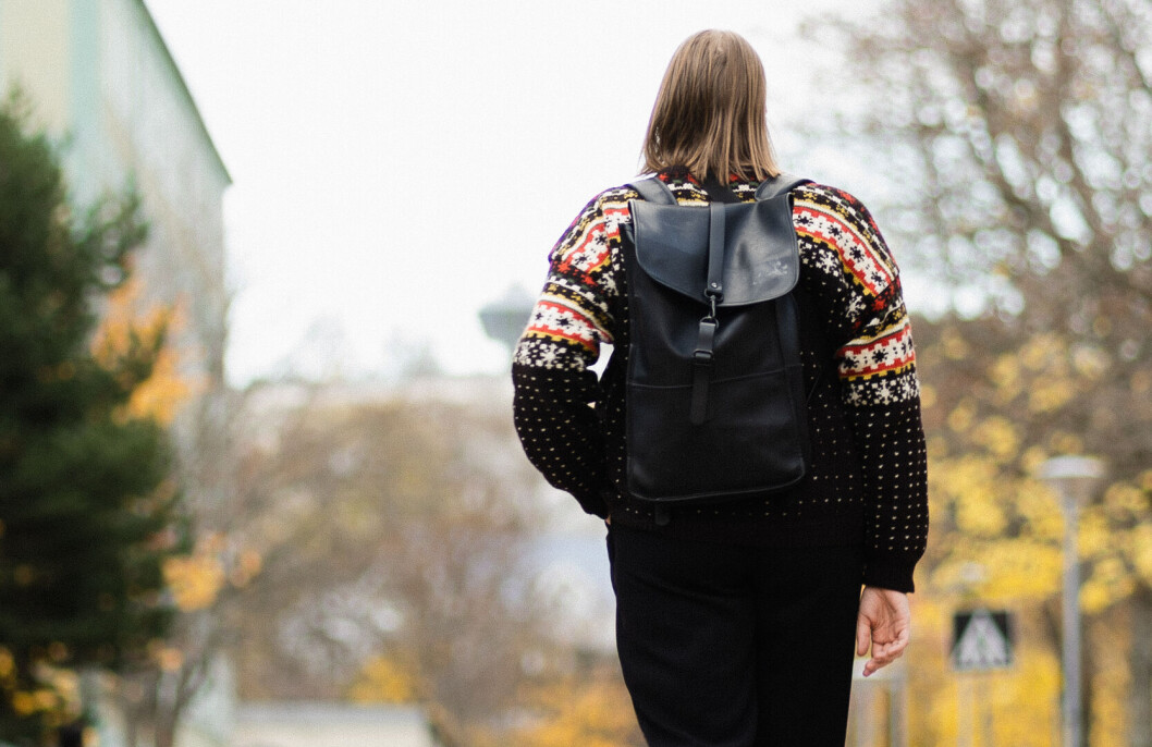 DEN GJENGSES STIL: Trondheimsstudent er å se med strikkegenser, slitne sko og tunge sekker. DEN GJENGSES STIL: Trondheimsstudent er å se med strikkegenser, slitne sko og tunge sekker.