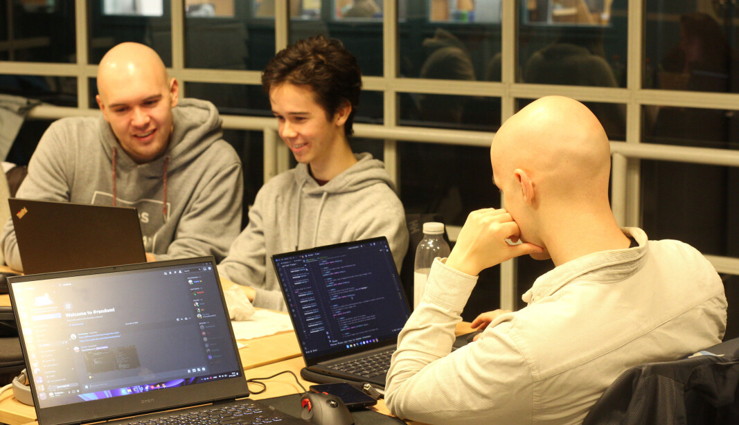 DRØMMEJOBBEN: Leyton og Stakvik elsker å lage dataspill. DRØMMEJOBBEN: Leyton og Stakvik elsker å lage dataspill.