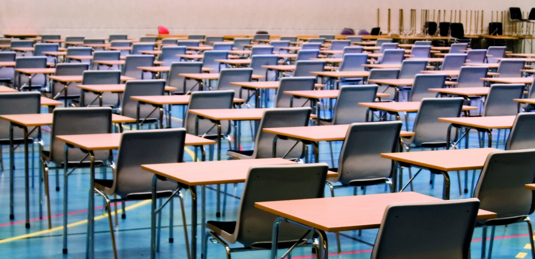 Mange studenter må ta eksamen på nytt over jul. Det er upopulært. Mange studenter må ta eksamen på nytt over jul. Det er upopulært.