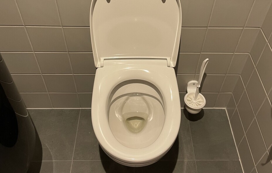 ROMSLIG: Her har man plass til å pudre nesen, men ikke å henge opp jakken. ROMSLIG: Her har man plass til å pudre nesen, men ikke å henge opp jakken.