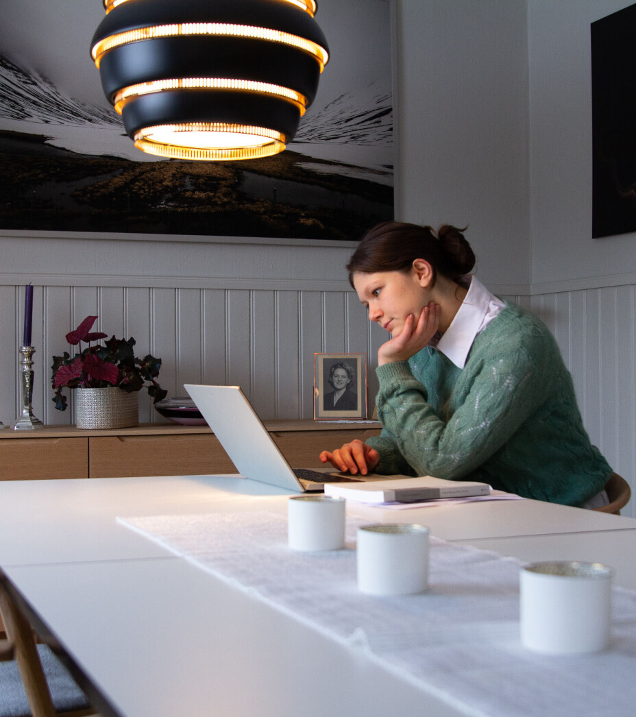 HJEMMEKONTOR: Selv om hjemmekontoret minnet om korona, var det fint å skrive master i total stillhet. HJEMMEKONTOR: Selv om hjemmekontoret minnet om korona, var det fint å skrive master i total stillhet.