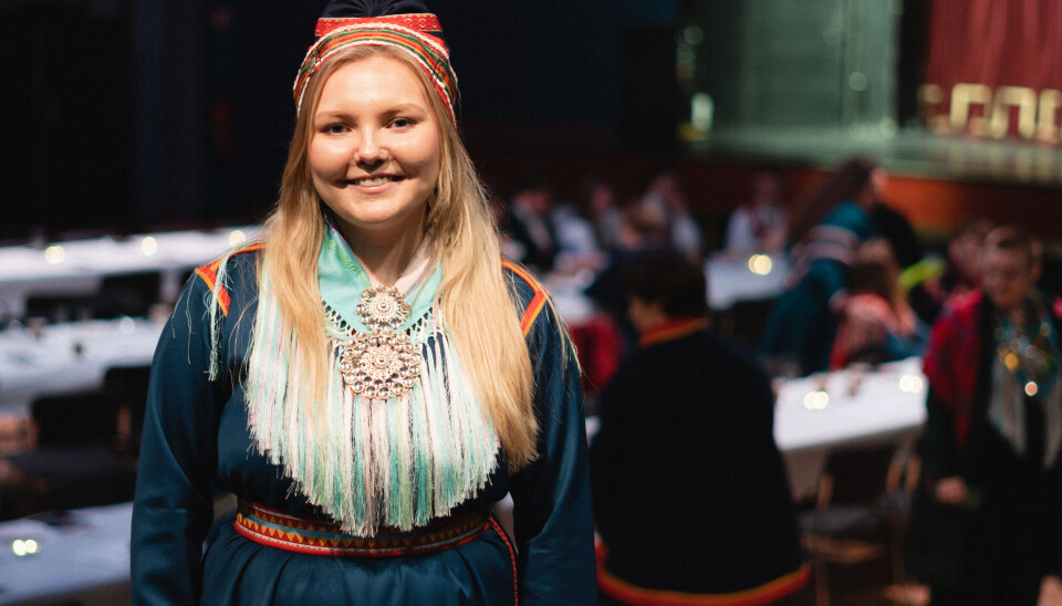 FESTKLEDD: Leiar i SST, Therese Olsen ikledd Sør-Troms/Ofoten-kofta for anledninga. FESTKLEDD: Leiar i SST, Therese Olsen ikledd Sør-Troms/Ofoten-kofta for anledninga.