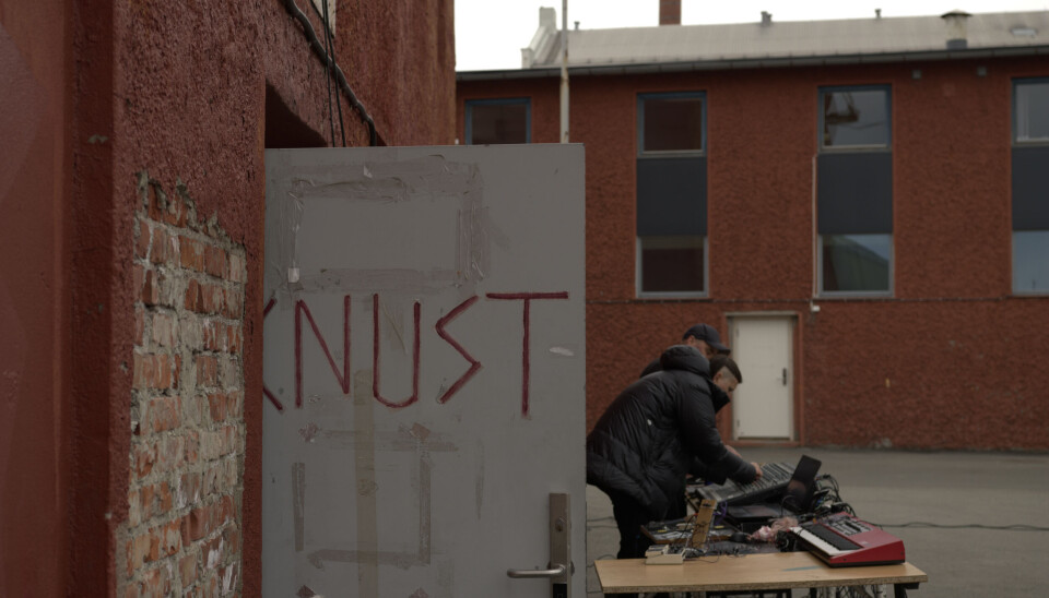 Det mikses helvete utenfor KNUST! Det mikses helvete utenfor KNUST!