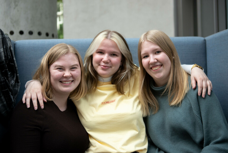 Consideration: The three history students find it annoying when people take up so much space in the reading room.