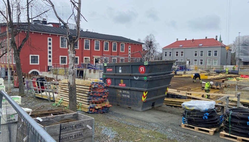 BYGGEPLASS: Nybygget til Samfundet reiser seg sakte, men sikkert på «fengselstomta» bak huset. BYGGEPLASS: Nybygget til Samfundet reiser seg sakte, men sikkert på «fengselstomta» bak huset.