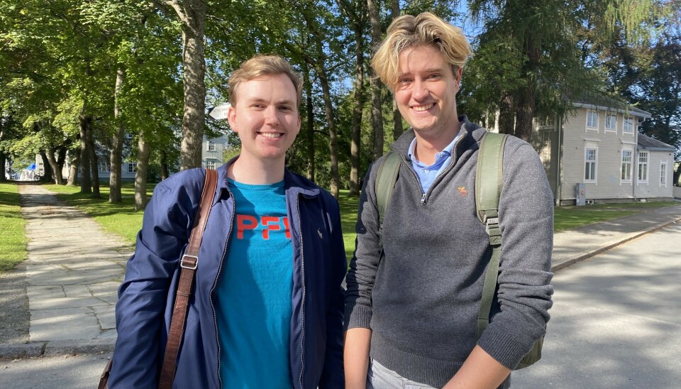 PÅ TIDE: Marcus Henriksbø (t.v.) og Nicolai Molstad er begge positive til at mensenprodukter nå er gratis på campus. PÅ TIDE: Marcus Henriksbø (t.v.) og Nicolai Molstad er begge positive til at mensenprodukter nå er gratis på campus.