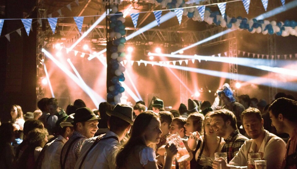 POPULÆR FEST: Det er igjen rift Oktoberfestbillettene. UKA lover å ta grep. POPULÆR FEST: Det er igjen rift Oktoberfestbillettene. UKA lover å ta grep.