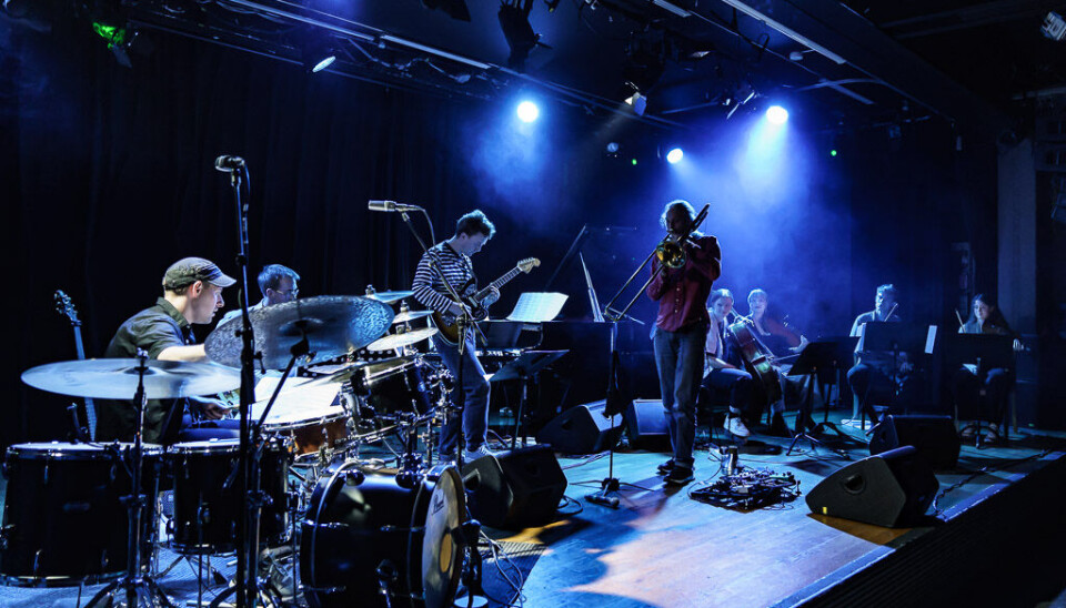 Peter Robertstad med fullt ensemble. Peter Robertstad med fullt ensemble.