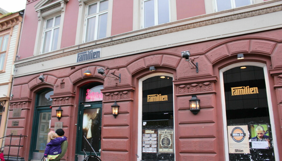 Rockeutestedet Familien, som sammen med Brukbar og Blæst hadde holdt liv i Trondheim sin alternative musikkscene, ble lagt ned i 2016.