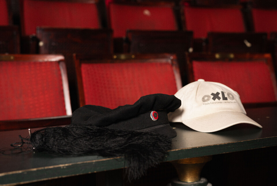 MANGE HATTER: Politikken har alltid stått sterkt i Chumbers liv, og skal fortsette å gjøre det, men nå med lederluen på.