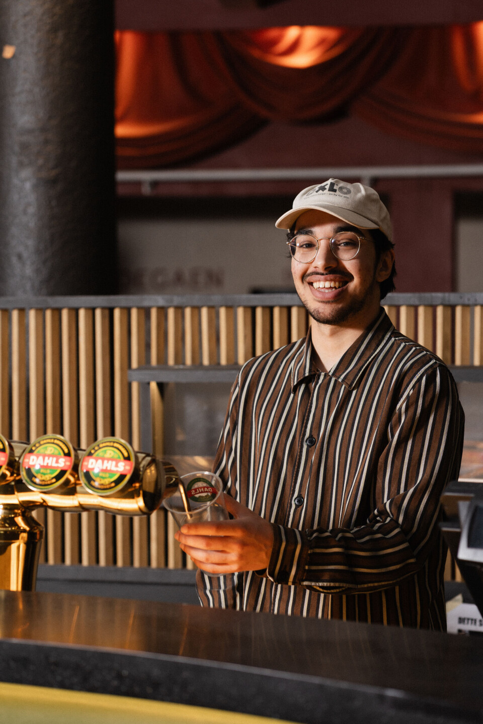 RAMI I RUNDHALLEN: Samfundetleder Rami Chumber har servert
mangt en forfriskning til tørste studenter.