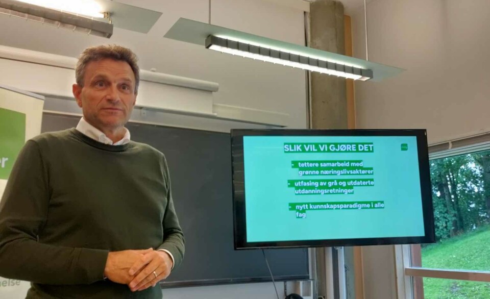 TYDELIG: MDG-leder Arild Hermstad er en tydelig stemme i dagens besøk på Gløshaugen, hvor han snakker med studenter om ønsket om å gjøre arbeidsmarkedet grønnere.