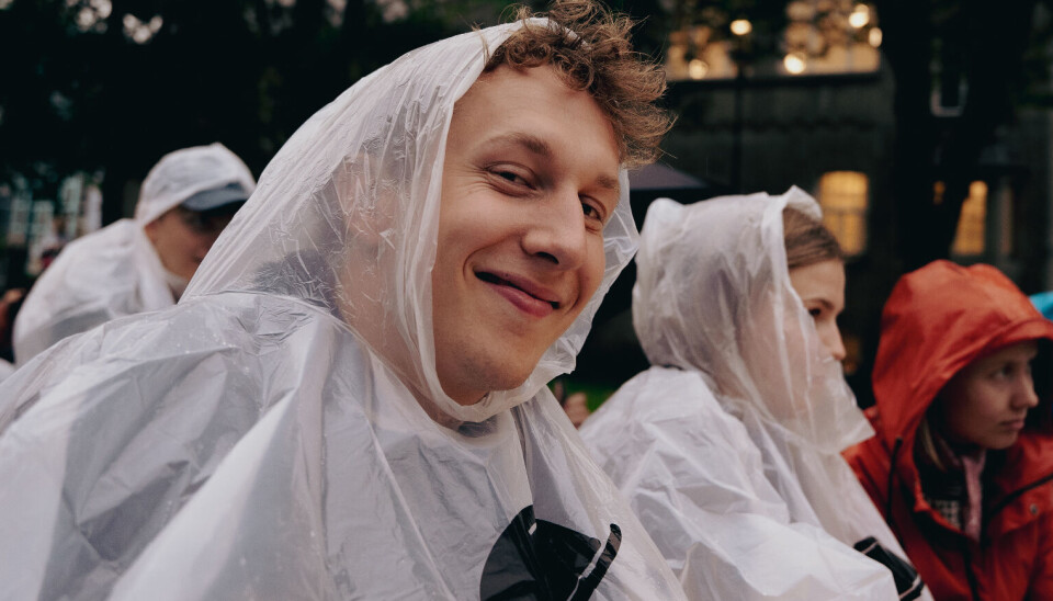 OPTIMIST: Hugo Hegdahl lar ikke litt regn stoppe ham fra en
god filmopplevelse.