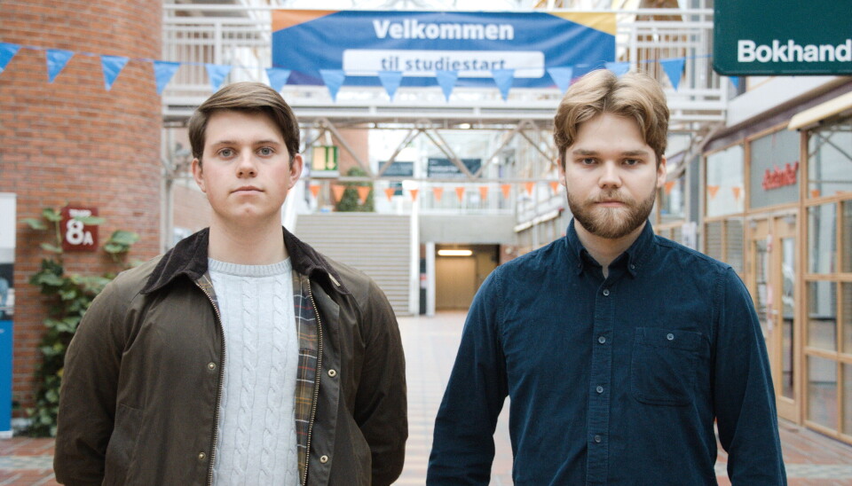 SET FOTEN NED: Bjørner Flittie
Utgaard og Johannes Rønning i
studentmållaget er skuffa over tala
til NTNU, og fortel at universitetet
er nøydde til å snu skipet viss dei
skal koma i havn med dei lovgitte
språkkrava. Bjørner Flittie Utgaard (t.v.) og Johannes Rønning (t.h.)