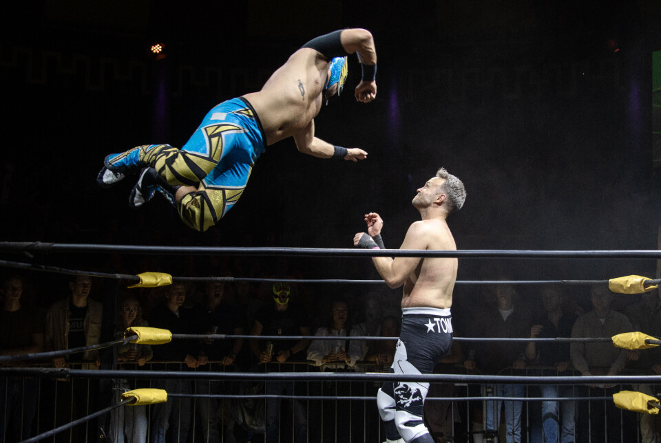 HØYDEHOPP: Flores viser Tommy P hvem som er sjefen.