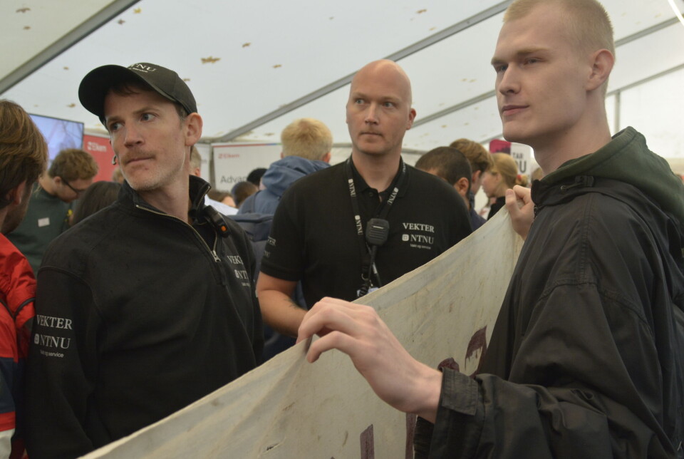 PÅ JOBB: Vekterne var på plass for å sikre at Karrieredagene gikk rolig for seg, men hadde ikke fått varsel om demonstrasjonen.